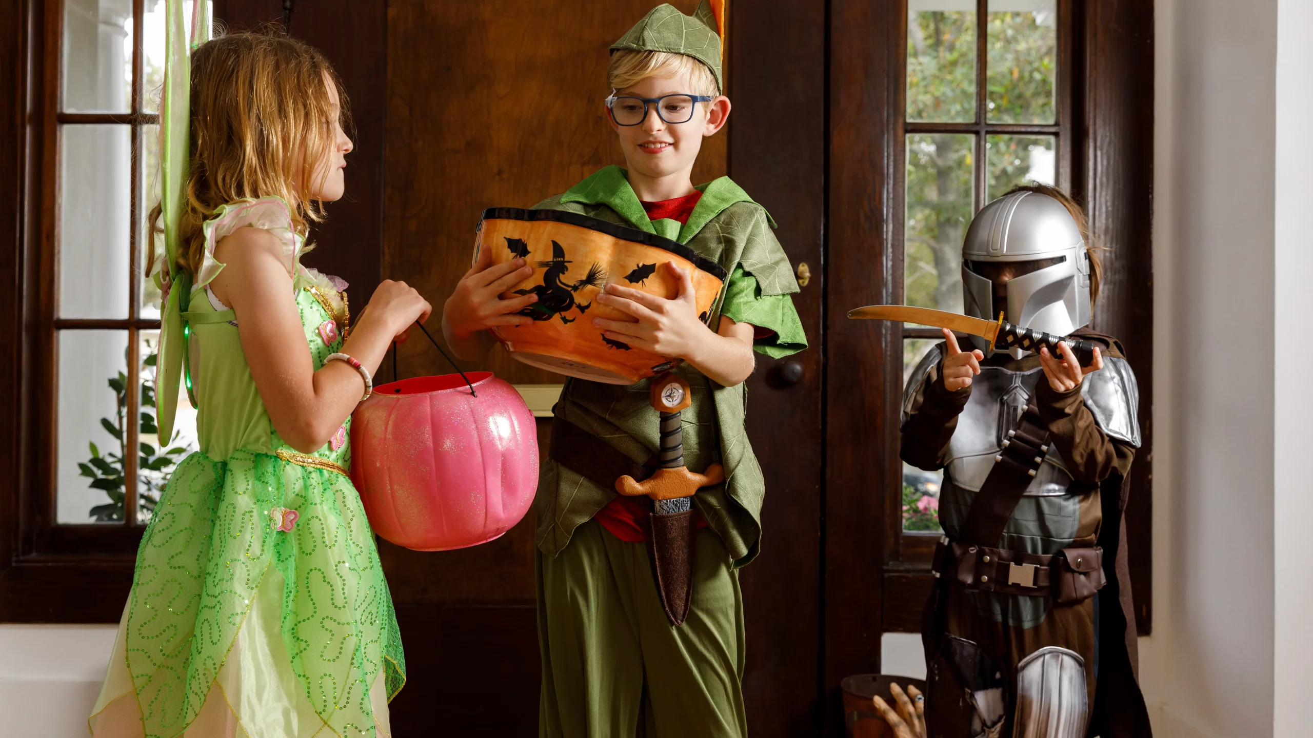 Devant 20 Devant -J. Valentine Catalog Vente 234c9037 dadb 4937 98b4 bc41a36b3567 DisneyCostumes 100 1 scaled